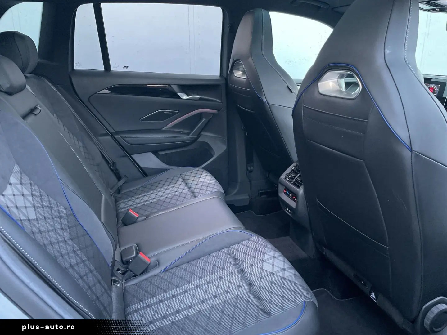 VW Tiguan 2.0 TDI 4M R-Line Standhzg AHK HUD 360 Ka