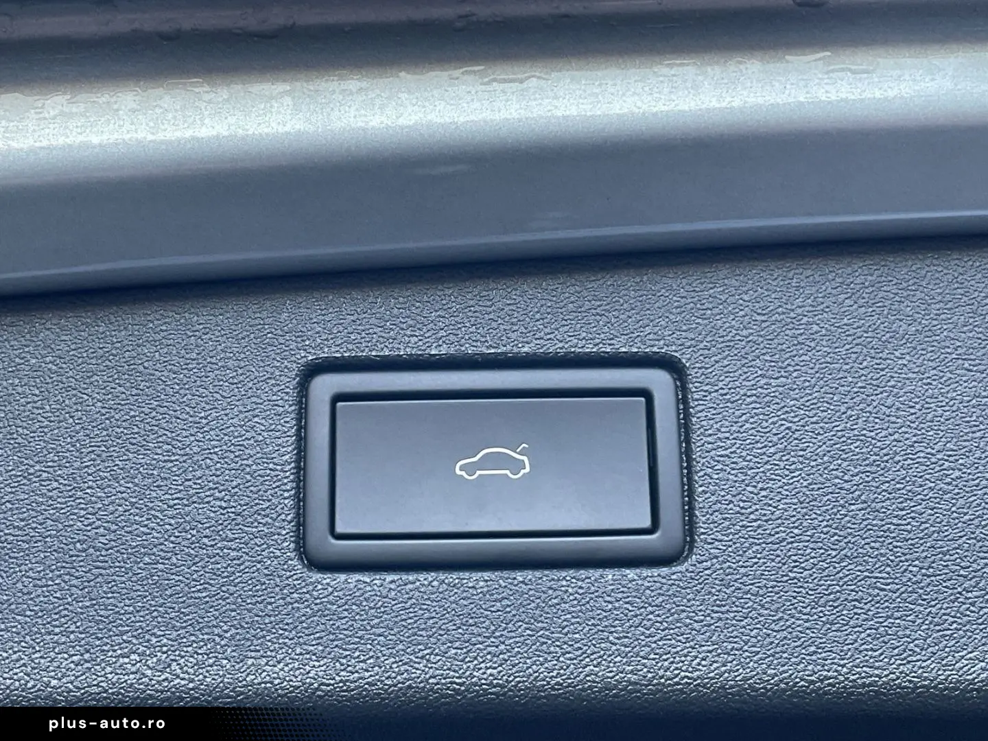 VW Tiguan 2.0 TDI 4M R-Line Standhzg AHK HUD 360 Ka