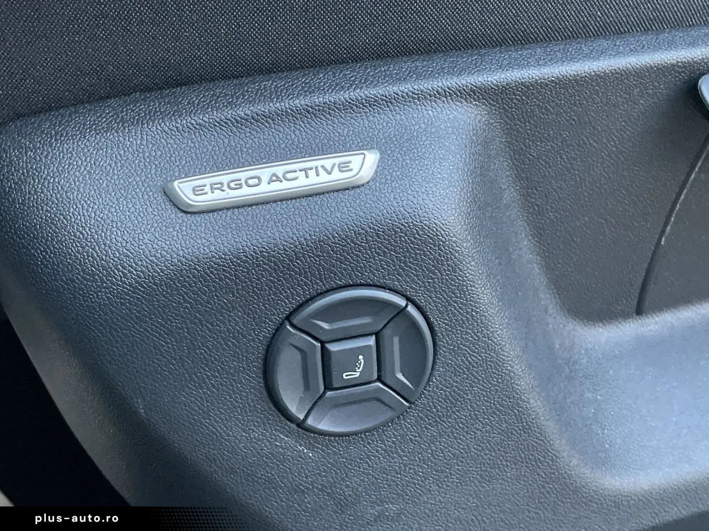 VW Tiguan 2.0 TDI 4M R-Line Standhzg AHK HUD 360 Ka