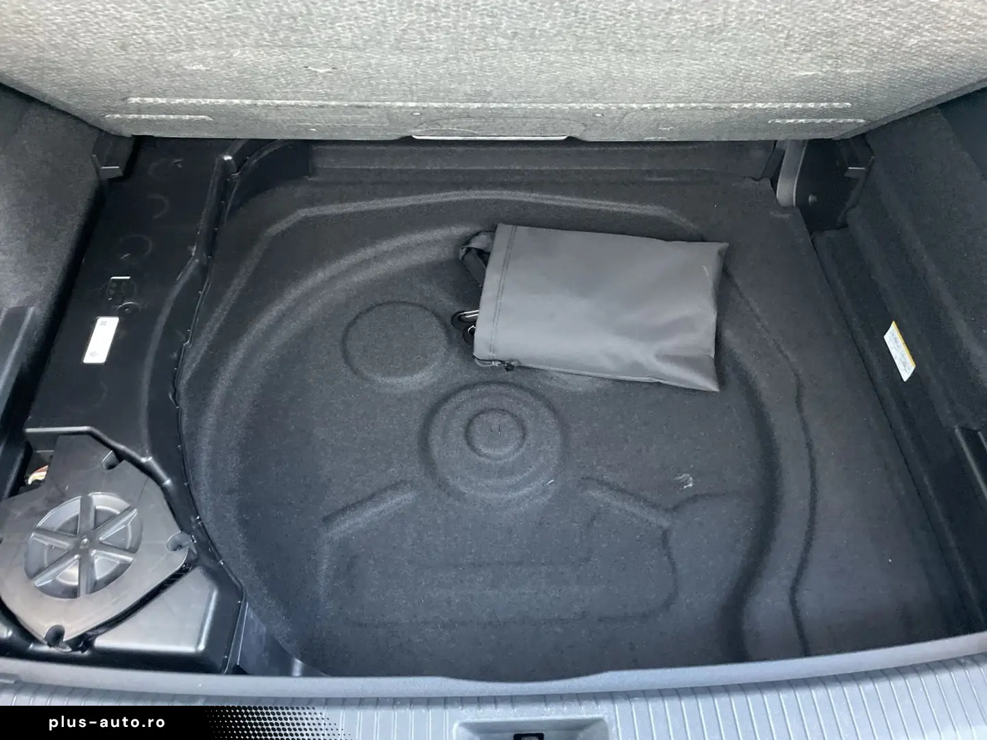 VW Tiguan 2.0 TDI 4M R-Line Standhzg AHK HUD 360 Ka