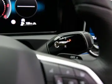 VW Tiguan 2.0 TDI DSG 4M R-Line AHK  Standhzg.  Pan