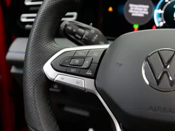 VW Tiguan 2.0 TDI DSG 4M R-Line AHK  Standhzg.  Pan