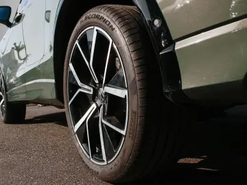 VW Tiguan 2.0 TDI DSG R-Line 4Mo AHK Pano RFK