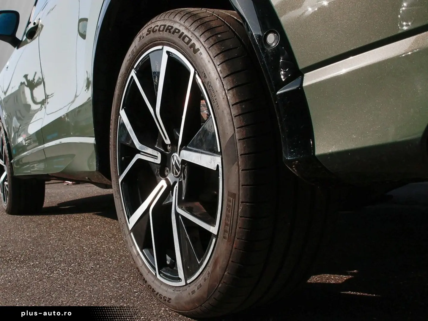 VW Tiguan 2.0 TDI DSG R-Line 4Mo AHK Pano RFK