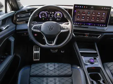 VW Tiguan 2.0 TDI DSG R-Line 4Mo AHK Pano RFK