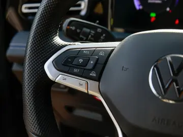 VW Tiguan 2.0 TDI DSG R-Line 4Mo AHK Pano RFK