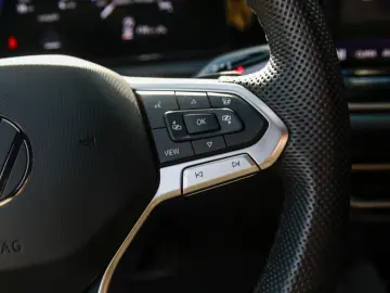 VW Tiguan 2.0 TDI DSG R-Line 4Mo AHK Pano RFK