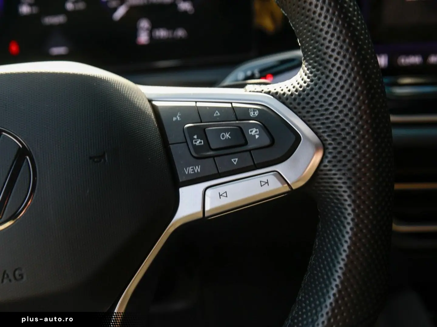 VW Tiguan 2.0 TDI DSG R-Line 4Mo AHK Pano RFK