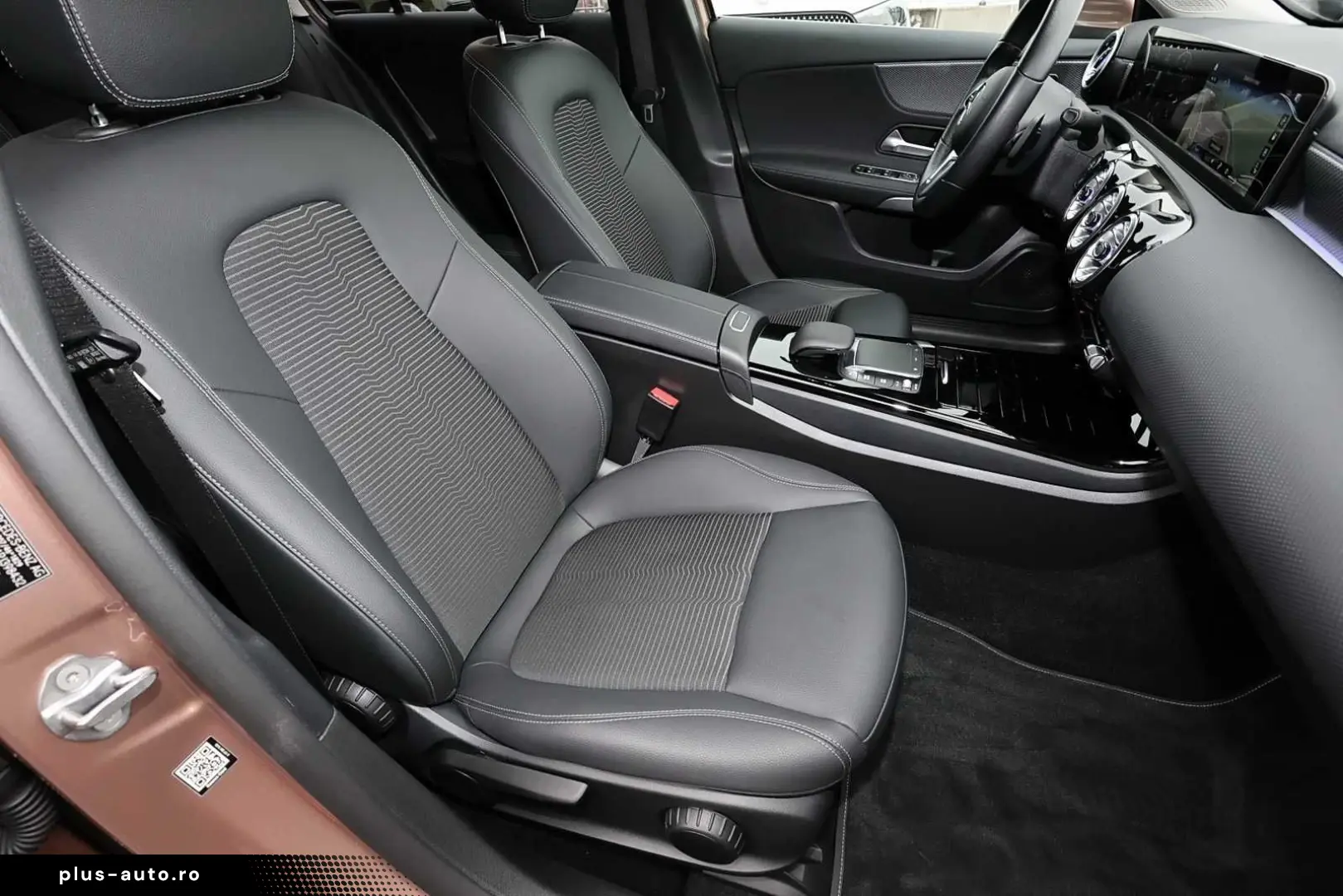 MERCEDES-BENZ A 180 DISTR  HEADUP KAMERA MBUX CARPLAY LED 17