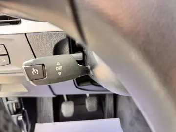 BMW 320d    FACELIFT