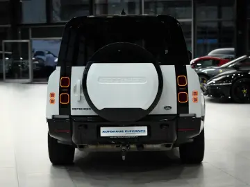 LAND ROVER Defender 130 X-Dynamic SE 8-SITZE MATRIX MERDIAN