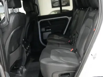 LAND ROVER Defender 130 X-Dynamic SE 8-SITZE MATRIX MERDIAN