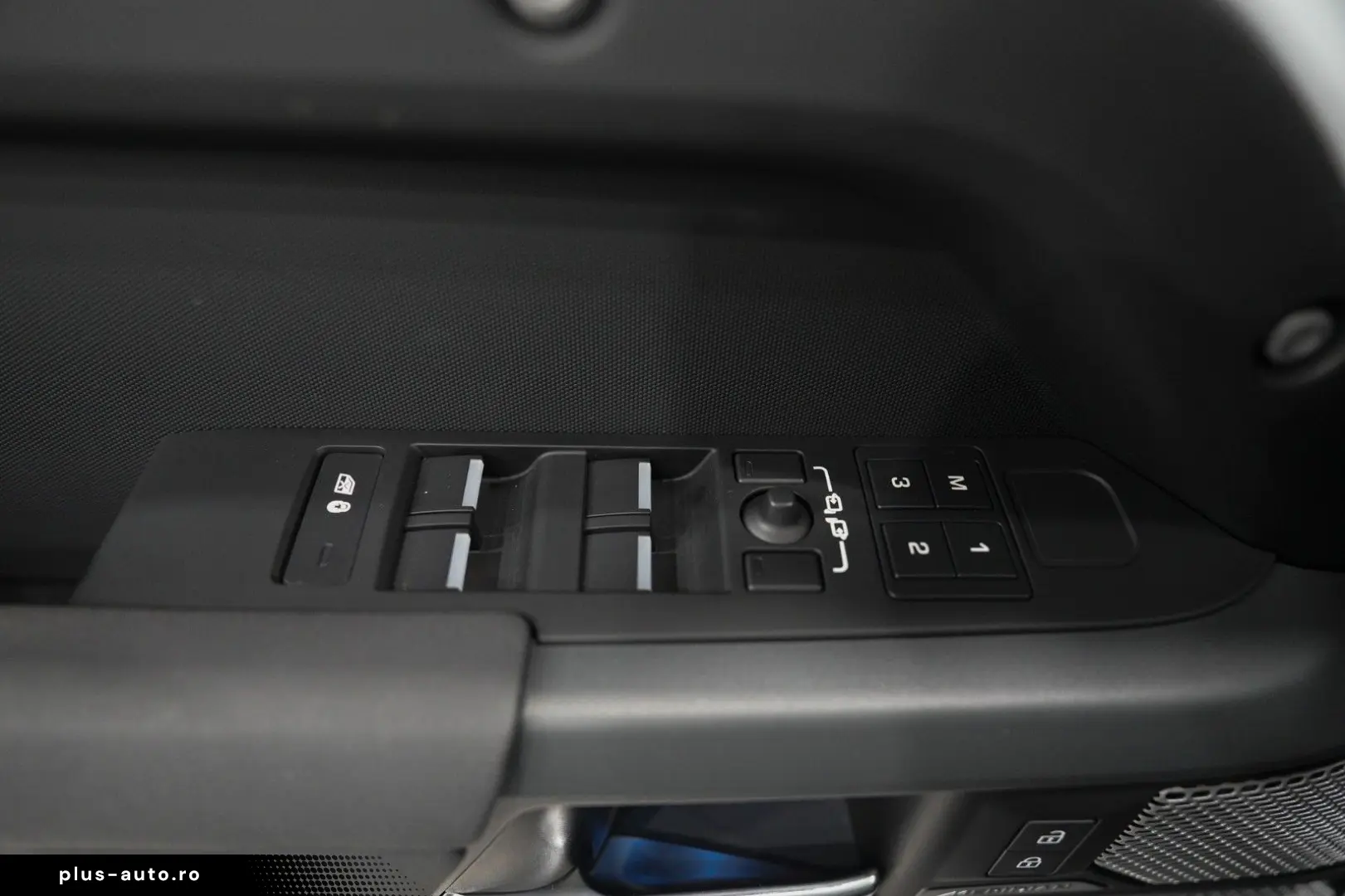 LAND ROVER Defender 130 X-Dynamic SE 8-SITZE MATRIX MERDIAN