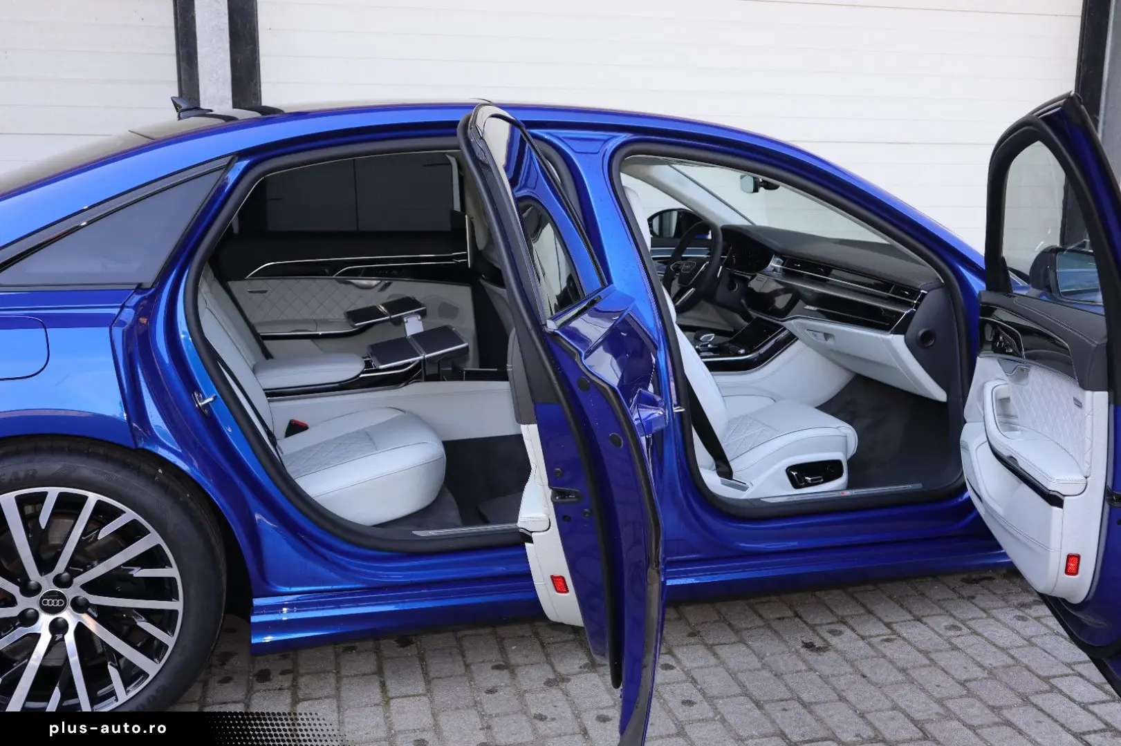 AUDI A8L 60 TFSIe EXCLUSIVE S-LINE