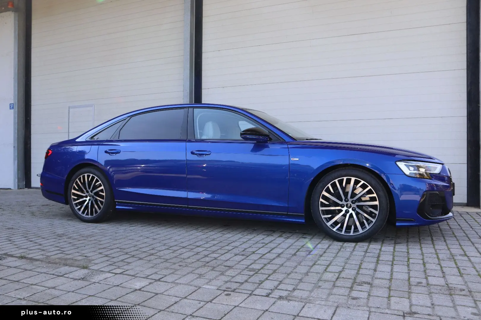 AUDI A8L 60 TFSIe EXCLUSIVE S-LINE