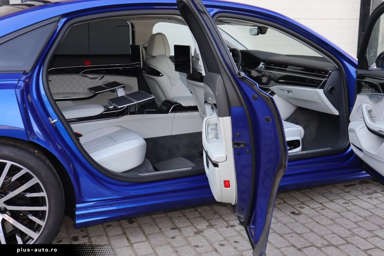 AUDI A8L 60 TFSIe EXCLUSIVE S-LINE