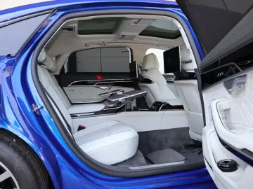 AUDI A8L 60 TFSIe EXCLUSIVE S-LINE