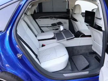 AUDI A8L 60 TFSIe EXCLUSIVE S-LINE