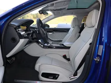 AUDI A8L 60 TFSIe EXCLUSIVE S-LINE