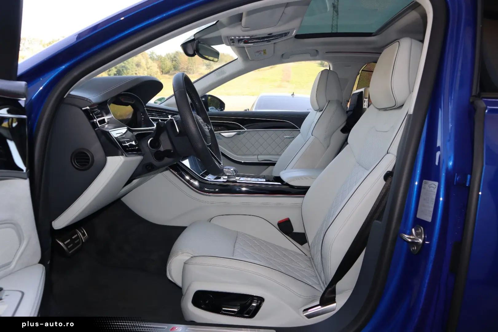 AUDI A8L 60 TFSIe EXCLUSIVE S-LINE