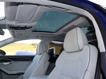 AUDI A8L 60 TFSIe EXCLUSIVE S-LINE