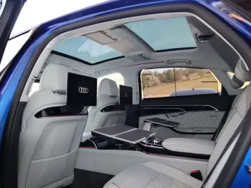 AUDI A8L 60 TFSIe EXCLUSIVE S-LINE