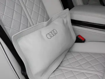 AUDI A8L 60 TFSIe EXCLUSIVE S-LINE