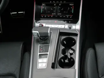 AUDI RS 6 Performance Matrix B&O Massage HuD