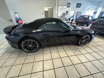 PORSCHE 992 Carrera Cabriolet Sportabgas SPORTSITZ-Plus