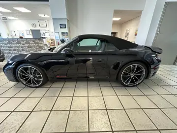 PORSCHE 992 Carrera Cabriolet Sportabgas SPORTSITZ-Plus