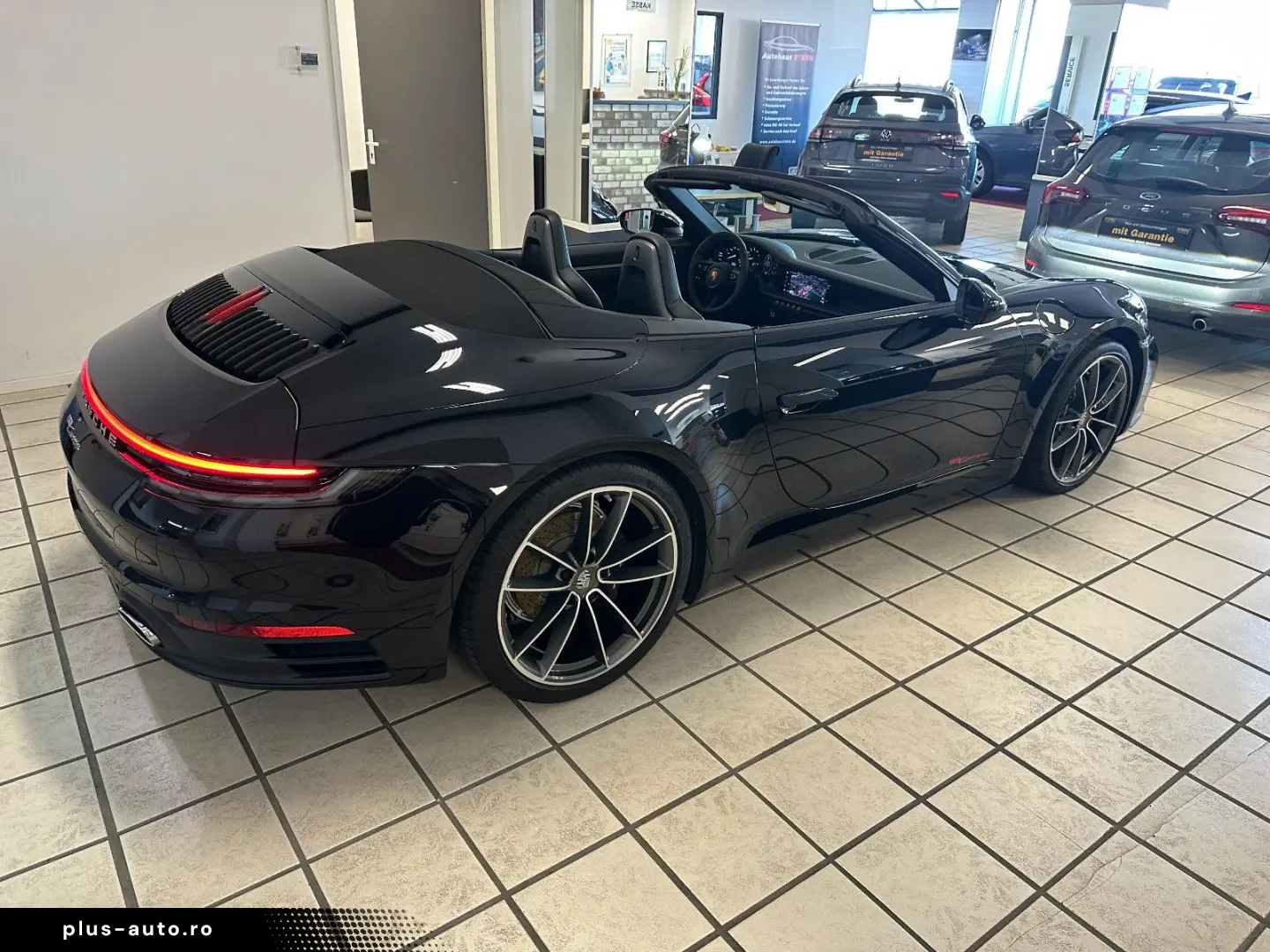 PORSCHE 992 Carrera Cabriolet Sportabgas SPORTSITZ-Plus
