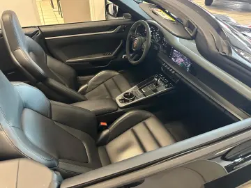 PORSCHE 992 Carrera Cabriolet Sportabgas SPORTSITZ-Plus