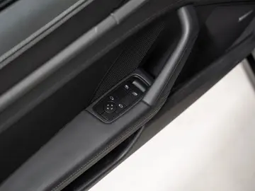 PORSCHE 992 Carrera S BOSE Rückfahrkamera Schiebedach