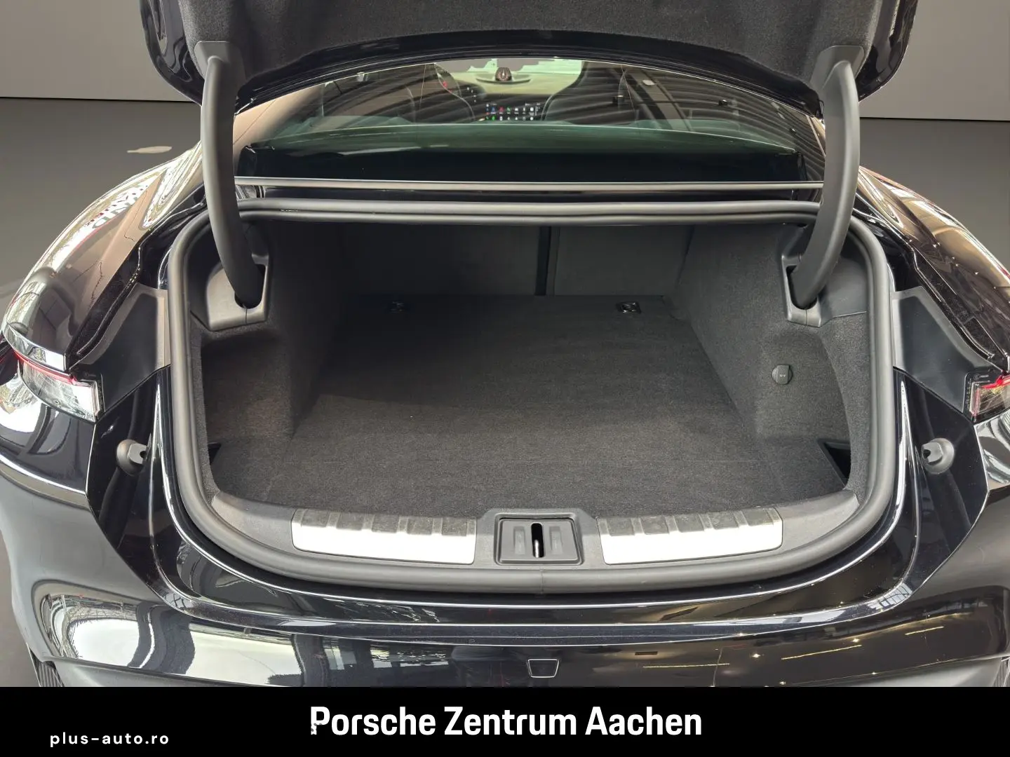 PORSCHE Taycan GTS Surround-View 21-Zoll Luftfederung