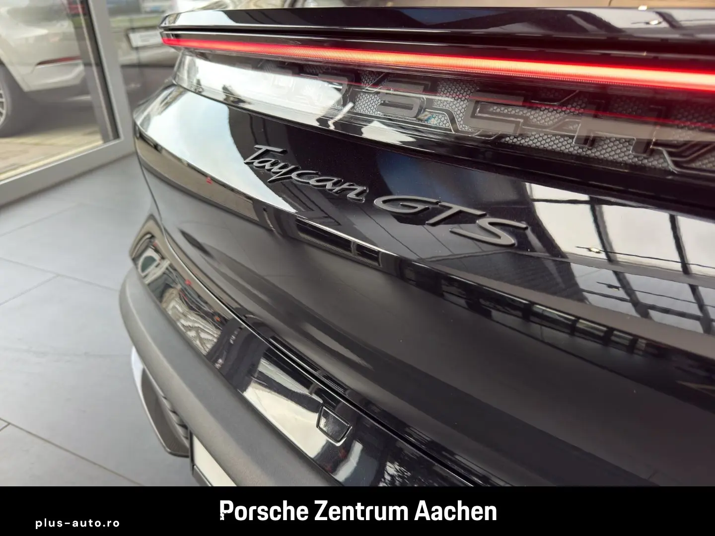 PORSCHE Taycan GTS Surround-View 21-Zoll Luftfederung