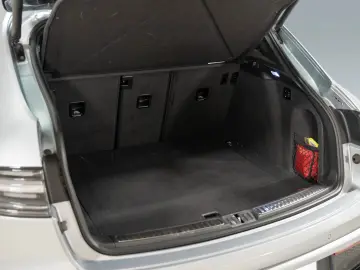 PORSCHE Macan GTS Abstandsregeltempostat Sport Chrono