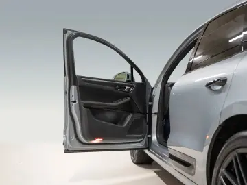 PORSCHE Macan GTS Abstandsregeltempostat Sport Chrono