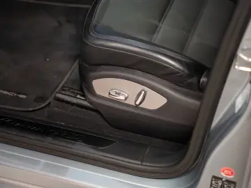 PORSCHE Macan GTS Abstandsregeltempostat Sport Chrono