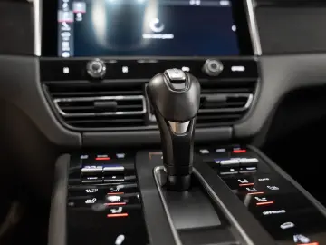 PORSCHE Macan GTS Abstandsregeltempostat Sport Chrono