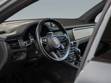 PORSCHE Macan GTS Abstandsregeltempostat Sport Chrono