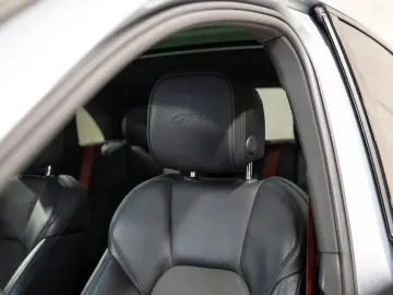 PORSCHE Macan GTS Abstandsregeltempostat Sport Chrono