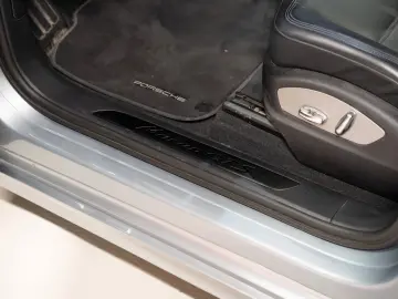 PORSCHE Macan GTS Abstandsregeltempostat Sport Chrono