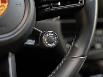 PORSCHE Macan GTS Abstandsregeltempostat Sport Chrono