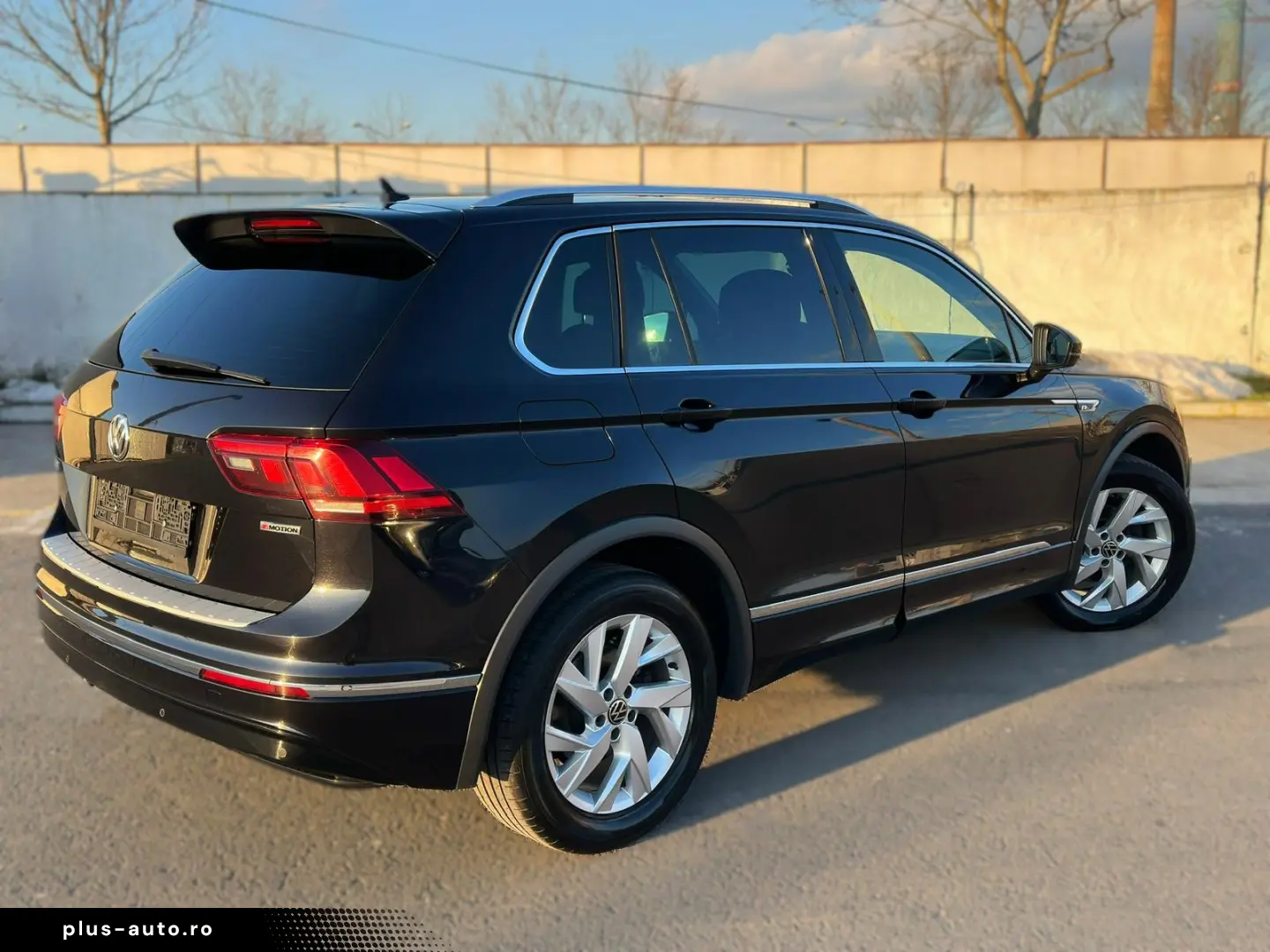 Volkswagen Tiguan 4Motion DSG  R-LINE