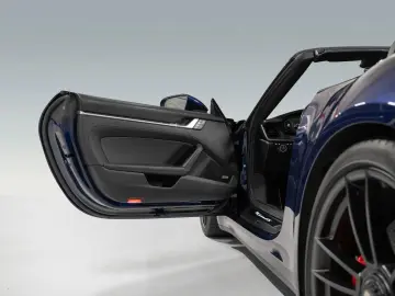 PORSCHE 992 Carrera GTS Cabriolet BOSE Hinterachslenkung