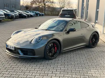 PORSCHE 911 992 Carrera 4 Gts mit Aero Kit Lift Glasdach