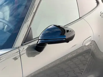 PORSCHE 911 992 Carrera 4 Gts mit Aero Kit Lift Glasdach