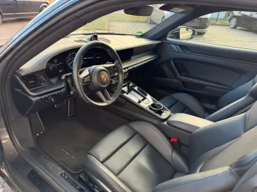 PORSCHE 911 992 Carrera 4 Gts mit Aero Kit Lift Glasdach