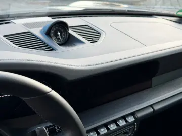 PORSCHE 911 992 Carrera 4 Gts mit Aero Kit Lift Glasdach