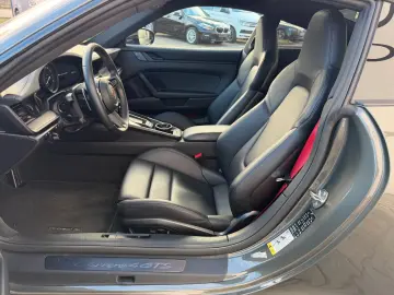 PORSCHE 911 992 Carrera 4 Gts mit Aero Kit Lift Glasdach